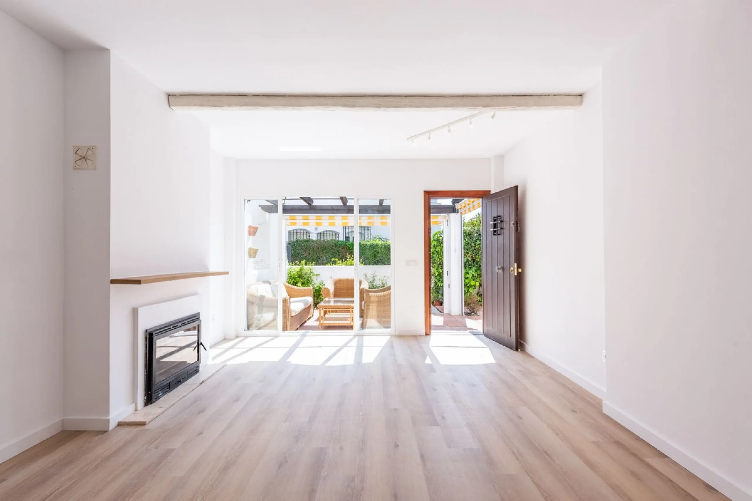 Beautifully Renovated Ground Floor Apartment with a 65m2 Private Garden in Benamara