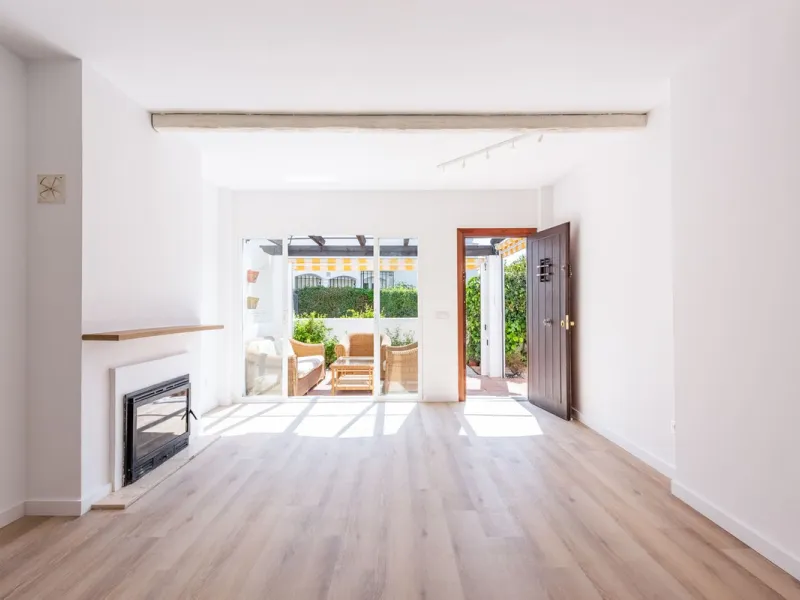 Beautifully Renovated Ground Floor Apartment with a 65m2 Private Garden in Benamara