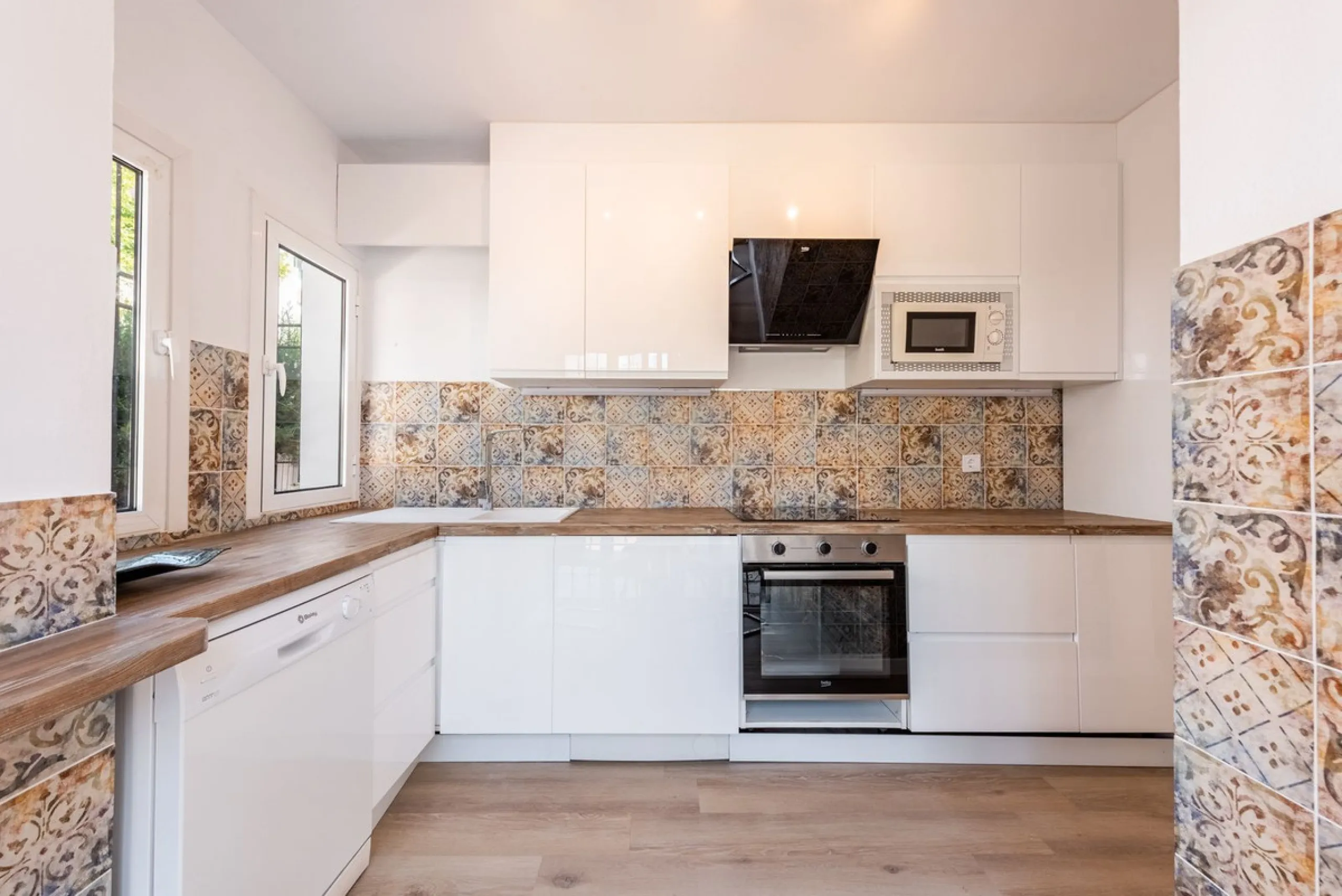 Beautifully Renovated Ground Floor Apartment with a 65m2 Private Garden in Benamara