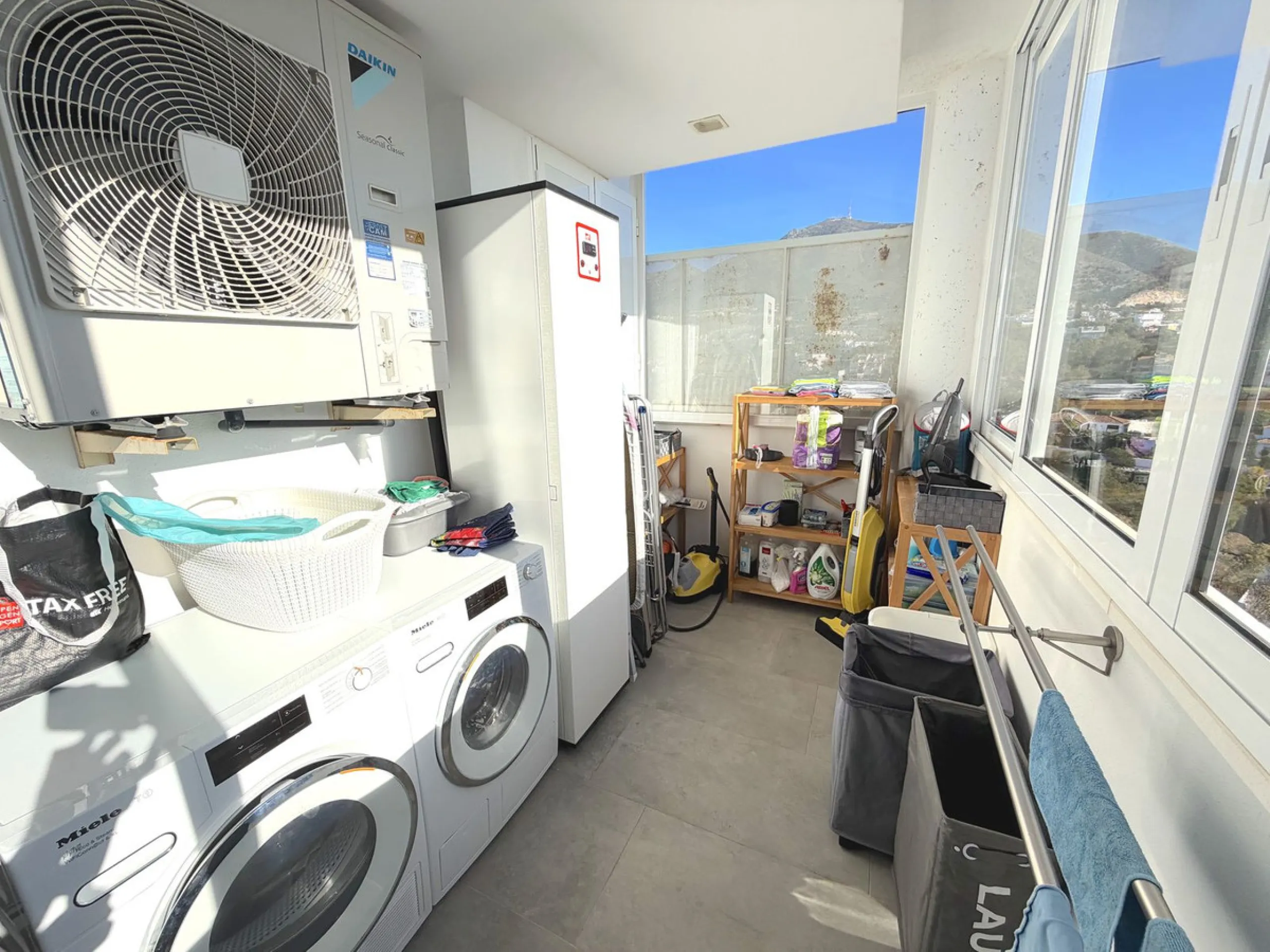 Modern Corner Apartment with Fantastic Panoramic Views in Torreblanca.
