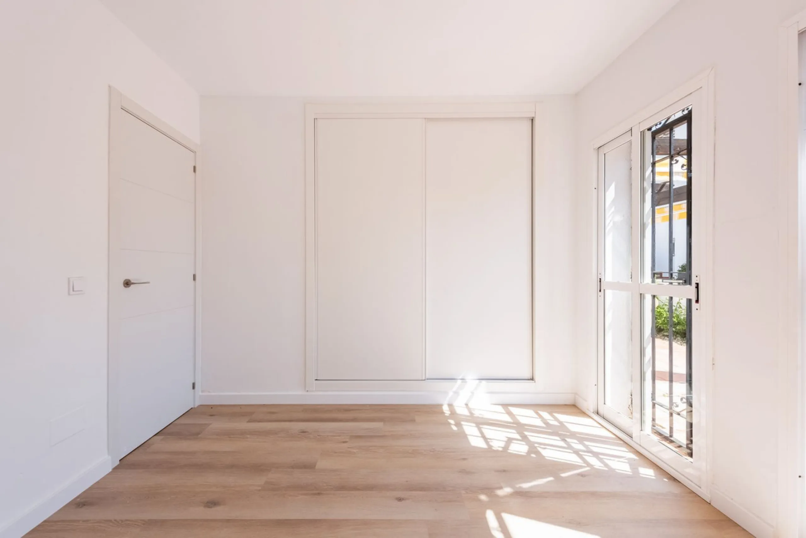 Beautifully Renovated Ground Floor Apartment with a 65m2 Private Garden in Benamara