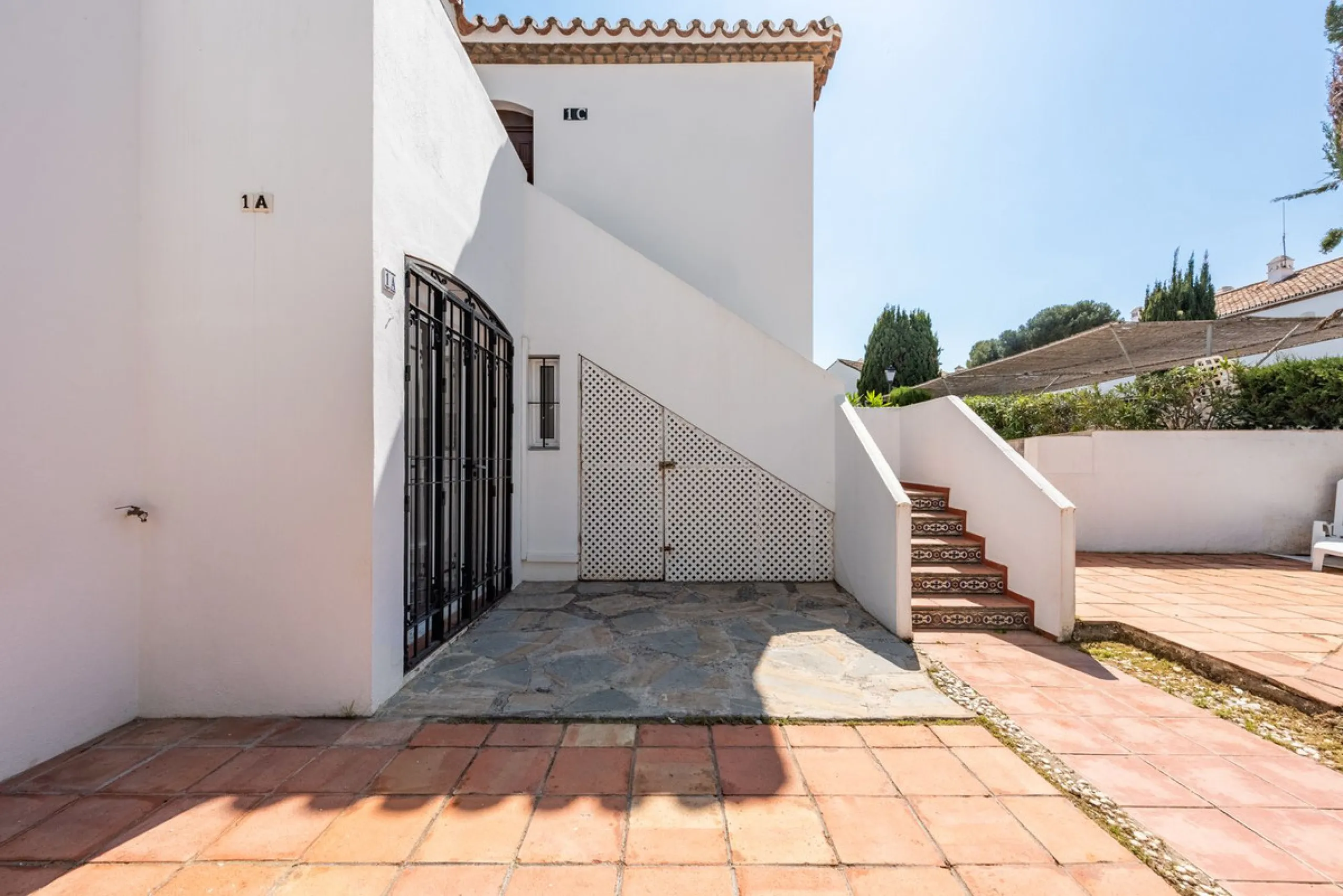 Beautifully Renovated Ground Floor Apartment with a 65m2 Private Garden in Benamara