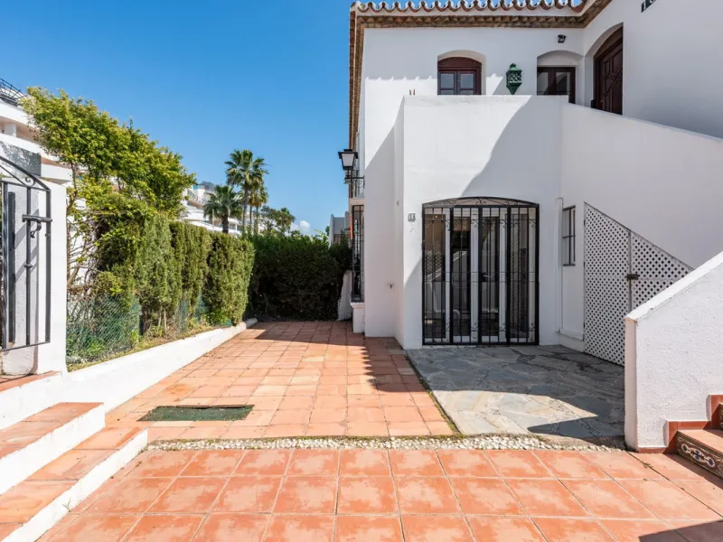 Beautifully Renovated Ground Floor Apartment with a 65m2 Private Garden in Benamara