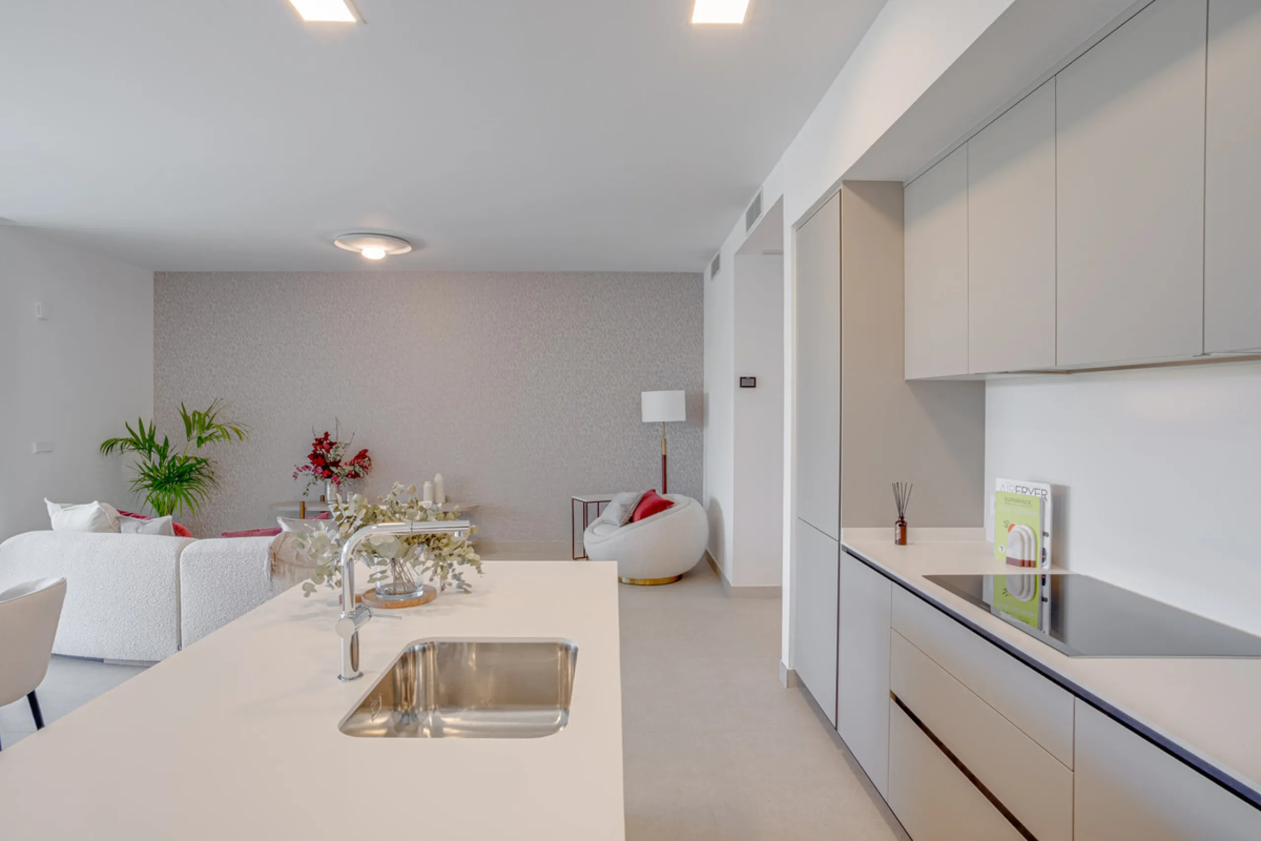 Stunning south-facing ground-floor apartment located in the exclusive Marbella Sunset residential complex in Cabopino. This contemporary home combines modern design with comfort and elegance, featuring a spacious private terrace ideal for relaxing or enjo