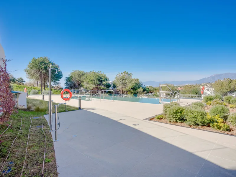 Stunning south-facing ground-floor apartment located in the exclusive Marbella Sunset residential complex in Cabopino. This contemporary home combines modern design with comfort and elegance, featuring a spacious private terrace ideal for relaxing or enjo