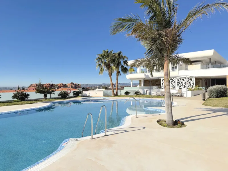Modern Corner Apartment with Fantastic Panoramic Views in Torreblanca.