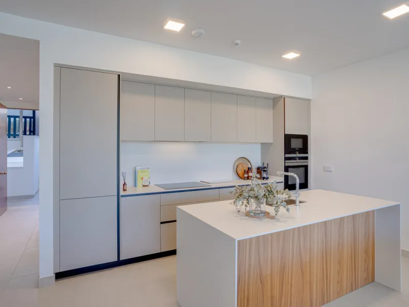 Stunning south-facing ground-floor apartment located in the exclusive Marbella Sunset residential complex in Cabopino. This contemporary home combines modern design with comfort and elegance, featuring a spacious private terrace ideal for relaxing or enjo