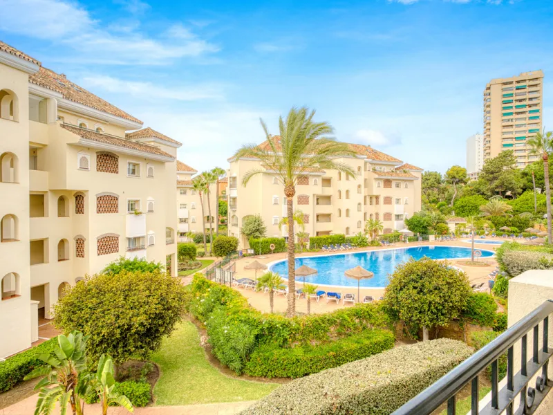 Beautiful south-facing, two-bedroom apartment located in the prestigious Hacienda Playa, Elviria. Designed for comfortable coastal living and filled with natural light, the property features two large bedrooms, two bathrooms and a fully equipped kitchen, 