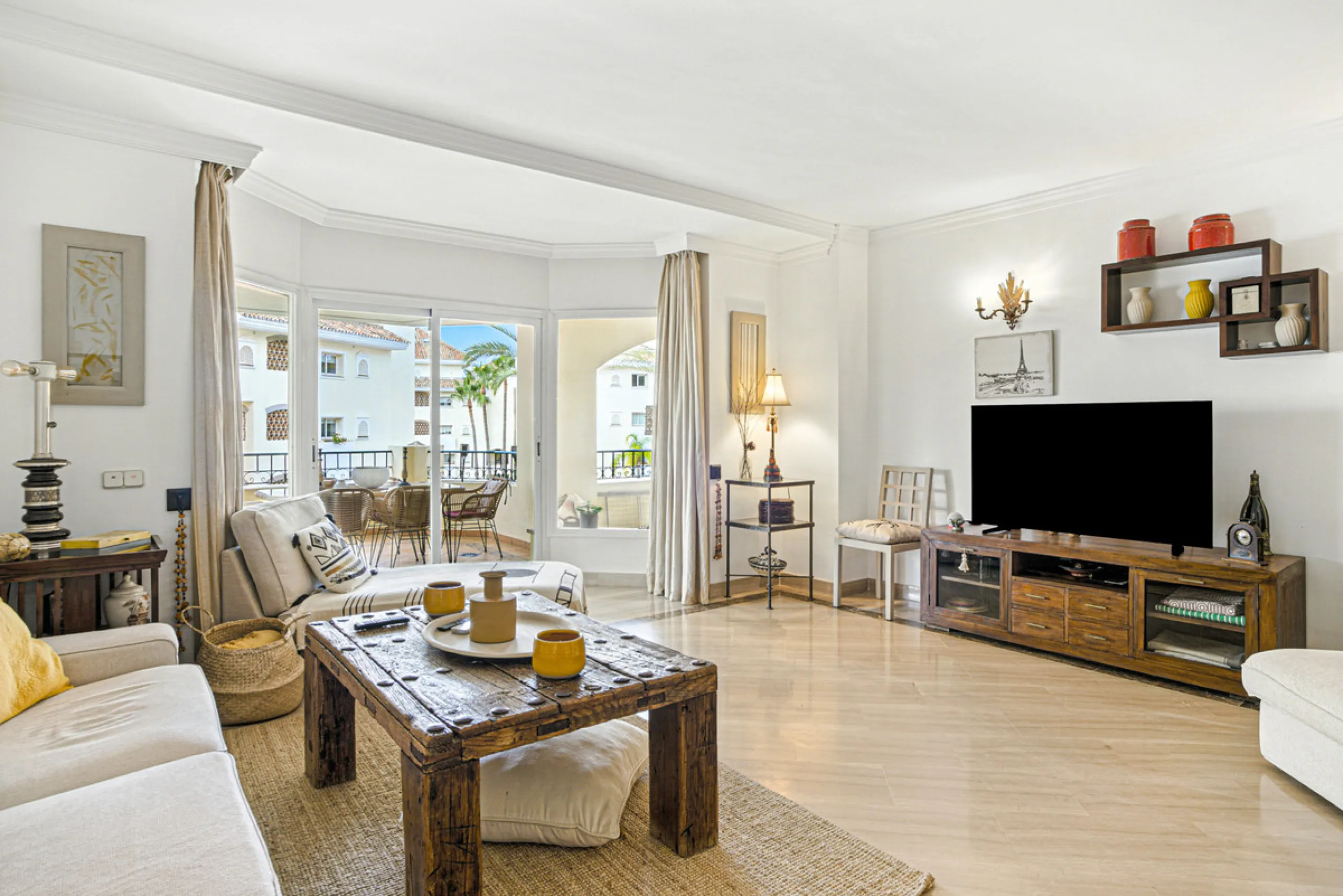 Beautiful south-facing, two-bedroom apartment located in the prestigious Hacienda Playa, Elviria. Designed for comfortable coastal living and filled with natural light, the property features two large bedrooms, two bathrooms and a fully equipped kitchen, 