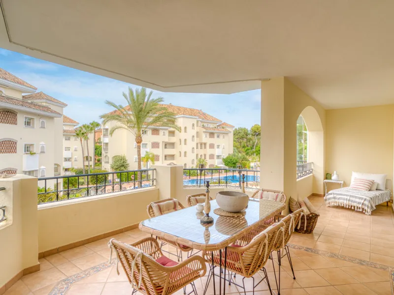 Beautiful south-facing, two-bedroom apartment located in the prestigious Hacienda Playa, Elviria. Designed for comfortable coastal living and filled with natural light, the property features two large bedrooms, two bathrooms and a fully equipped kitchen, 