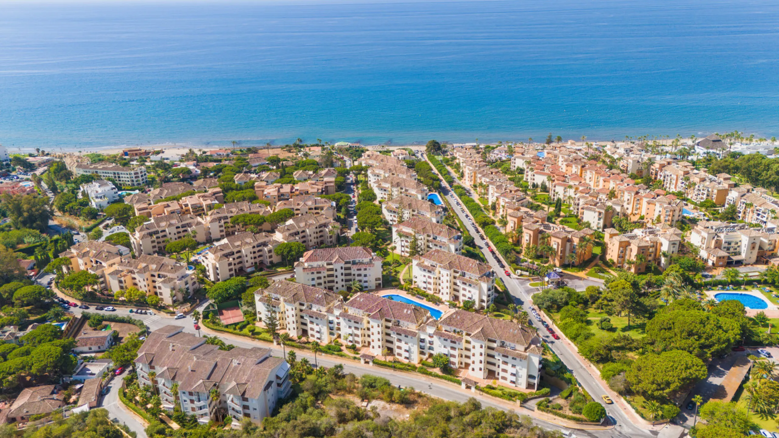 Beautiful south-facing, two-bedroom apartment located in the prestigious Hacienda Playa, Elviria. Designed for comfortable coastal living and filled with natural light, the property features two large bedrooms, two bathrooms and a fully equipped kitchen, 