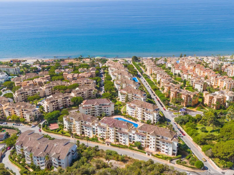 Beautiful south-facing, two-bedroom apartment located in the prestigious Hacienda Playa, Elviria. Designed for comfortable coastal living and filled with natural light, the property features two large bedrooms, two bathrooms and a fully equipped kitchen, 
