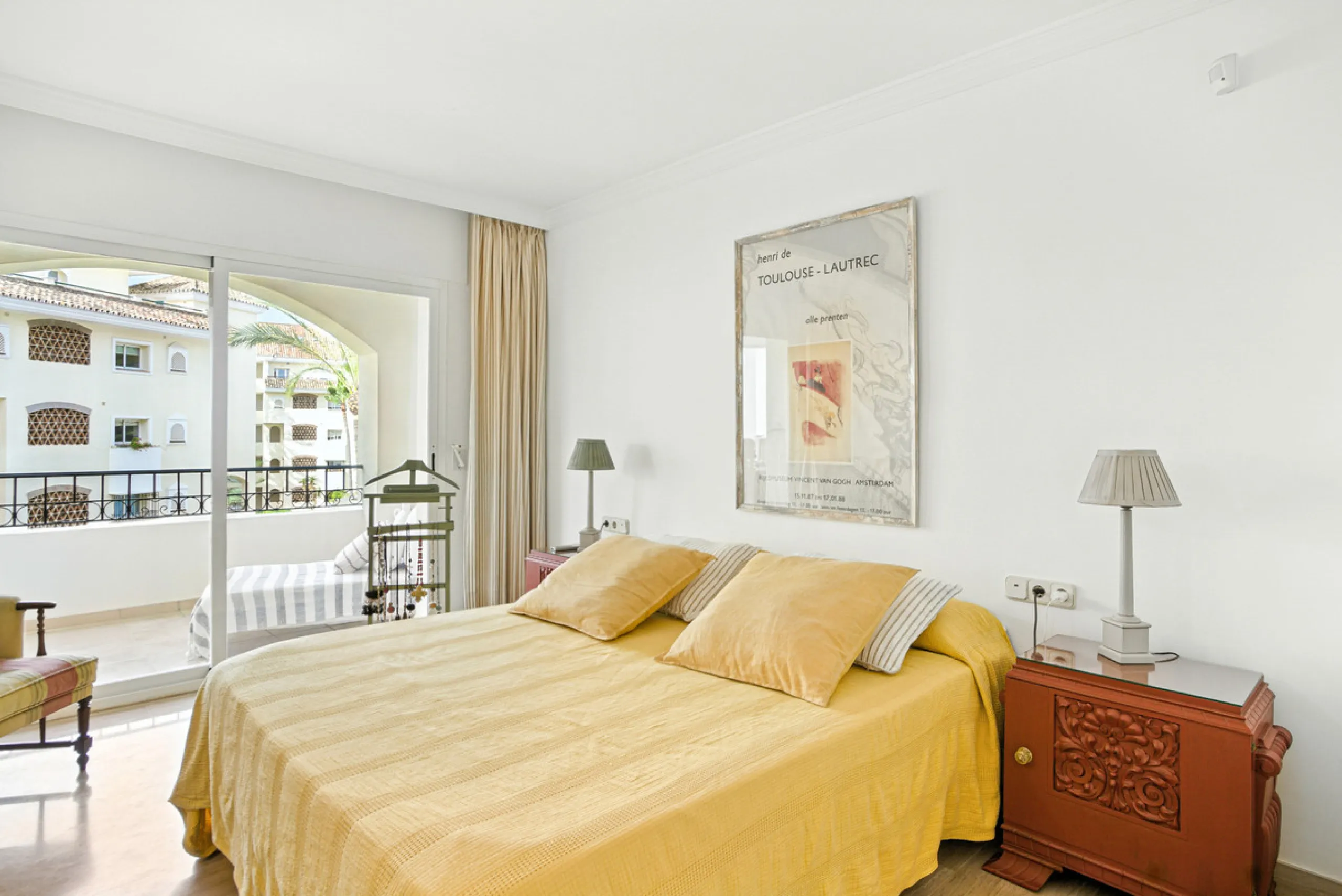 Beautiful south-facing, two-bedroom apartment located in the prestigious Hacienda Playa, Elviria. Designed for comfortable coastal living and filled with natural light, the property features two large bedrooms, two bathrooms and a fully equipped kitchen, 