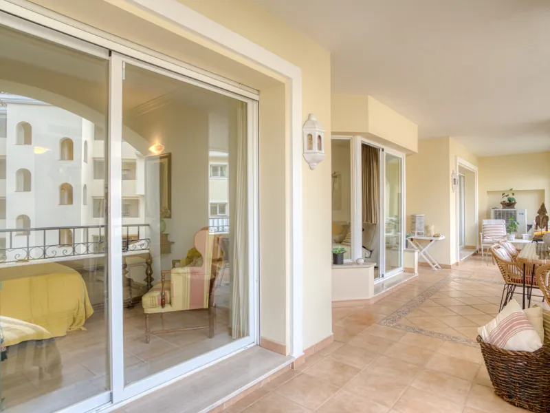 Beautiful south-facing, two-bedroom apartment located in the prestigious Hacienda Playa, Elviria. Designed for comfortable coastal living and filled with natural light, the property features two large bedrooms, two bathrooms and a fully equipped kitchen, 