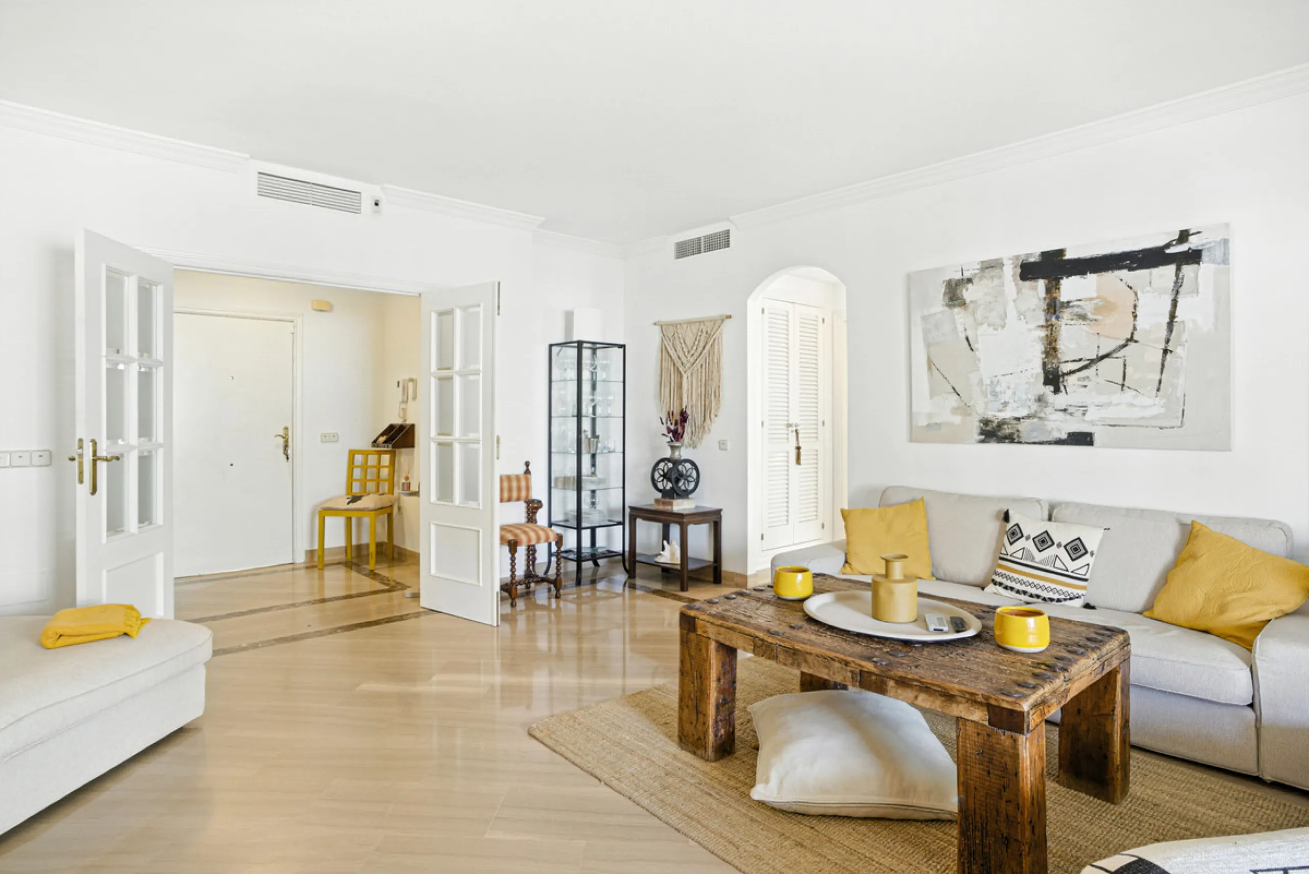 Beautiful south-facing, two-bedroom apartment located in the prestigious Hacienda Playa, Elviria. Designed for comfortable coastal living and filled with natural light, the property features two large bedrooms, two bathrooms and a fully equipped kitchen, 