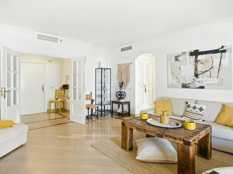 Beautiful south-facing, two-bedroom apartment located in the prestigious Hacienda Playa, Elviria. Designed for comfortable coastal living and filled with natural light, the property features two large bedrooms, two bathrooms and a fully equipped kitchen, 