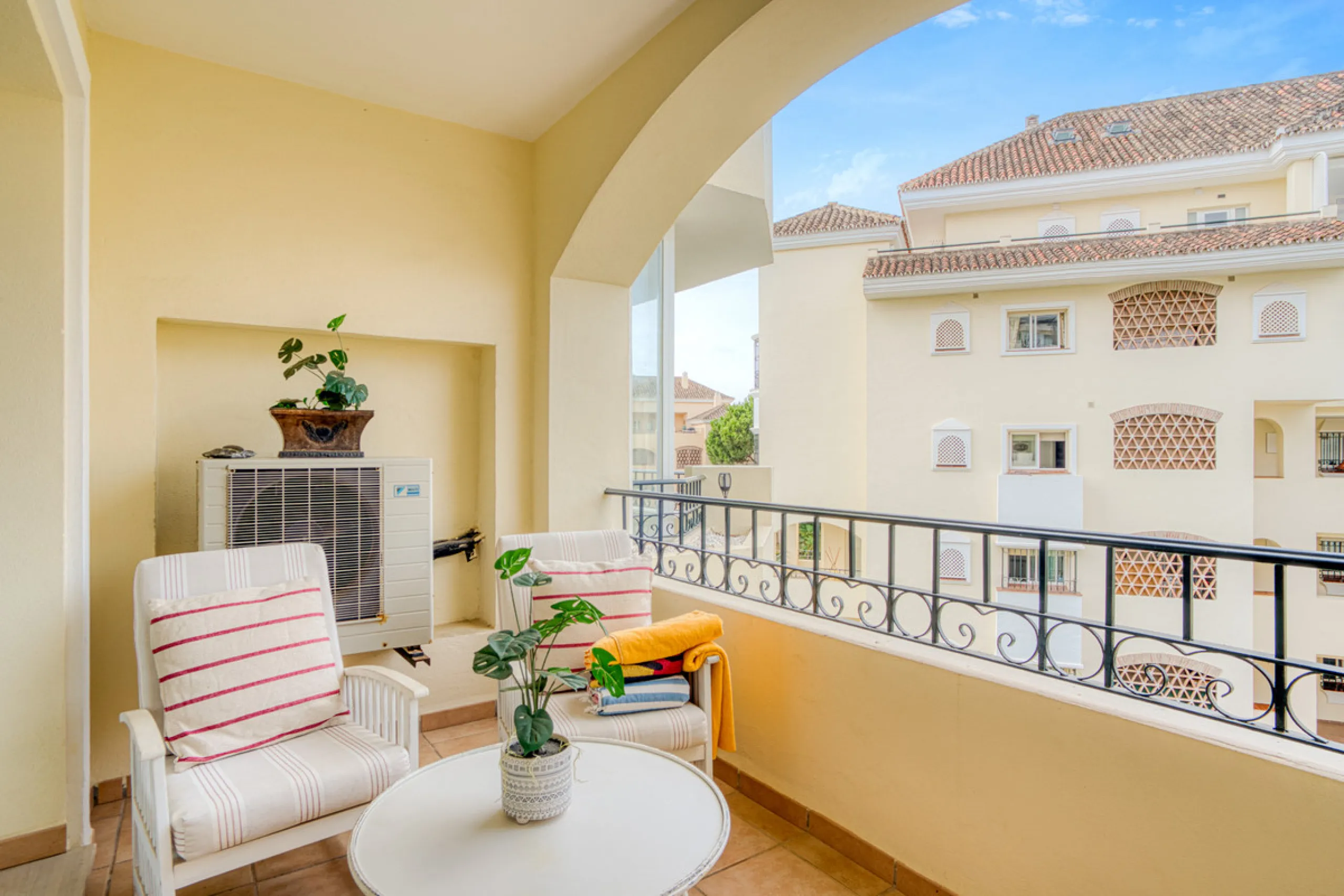 Beautiful south-facing, two-bedroom apartment located in the prestigious Hacienda Playa, Elviria. Designed for comfortable coastal living and filled with natural light, the property features two large bedrooms, two bathrooms and a fully equipped kitchen, 
