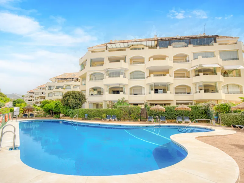 Beautiful south-facing, two-bedroom apartment located in the prestigious Hacienda Playa, Elviria. Designed for comfortable coastal living and filled with natural light, the property features two large bedrooms, two bathrooms and a fully equipped kitchen, 