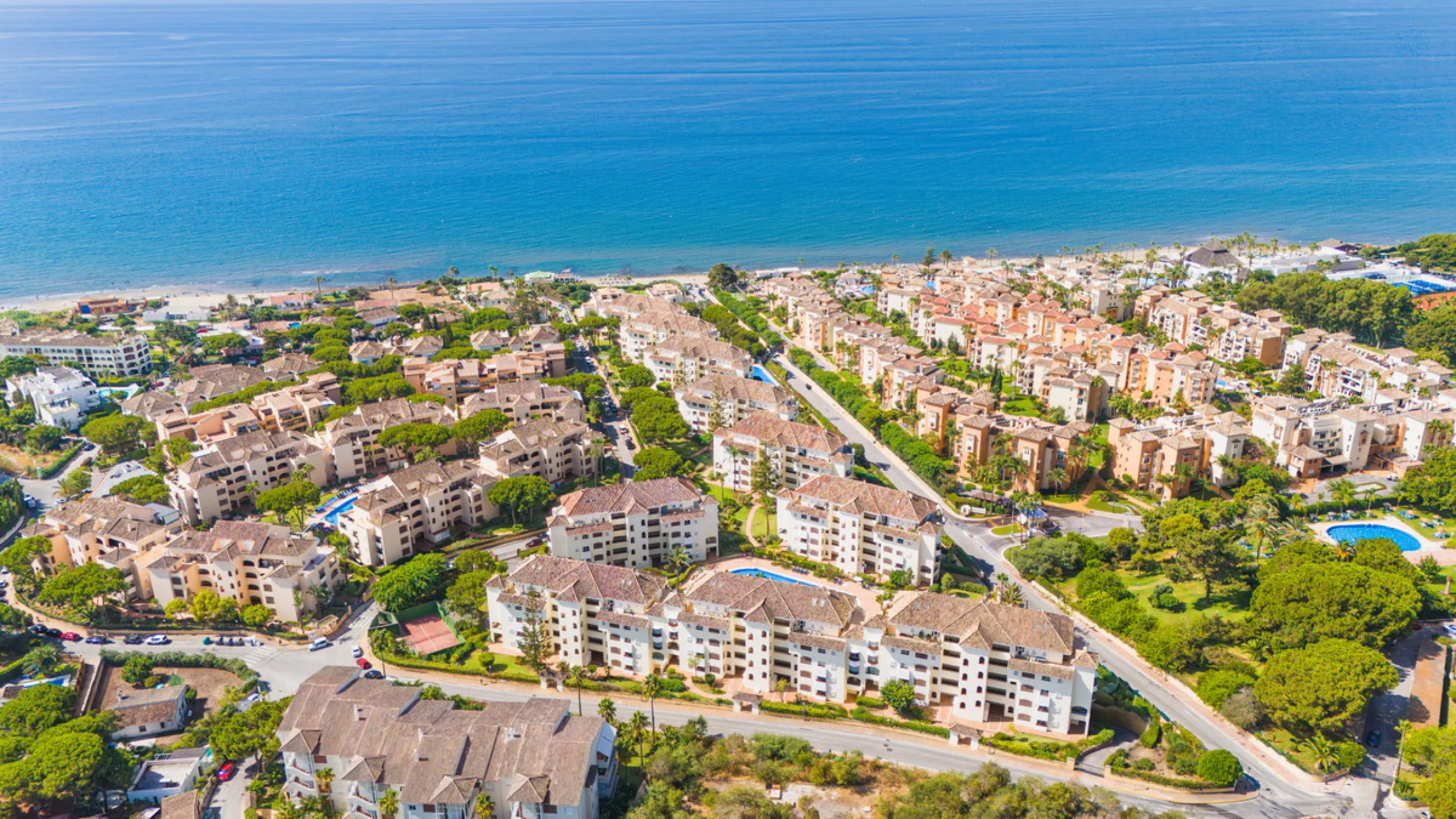 Beautiful south-facing, two-bedroom apartment located in the prestigious Hacienda Playa, Elviria. Designed for comfortable coastal living and filled with natural light, the property features two large bedrooms, two bathrooms and a fully equipped kitchen, 