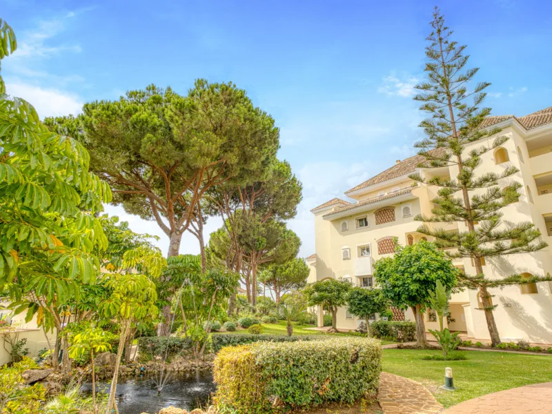 Beautiful south-facing, two-bedroom apartment located in the prestigious Hacienda Playa, Elviria. Designed for comfortable coastal living and filled with natural light, the property features two large bedrooms, two bathrooms and a fully equipped kitchen, 