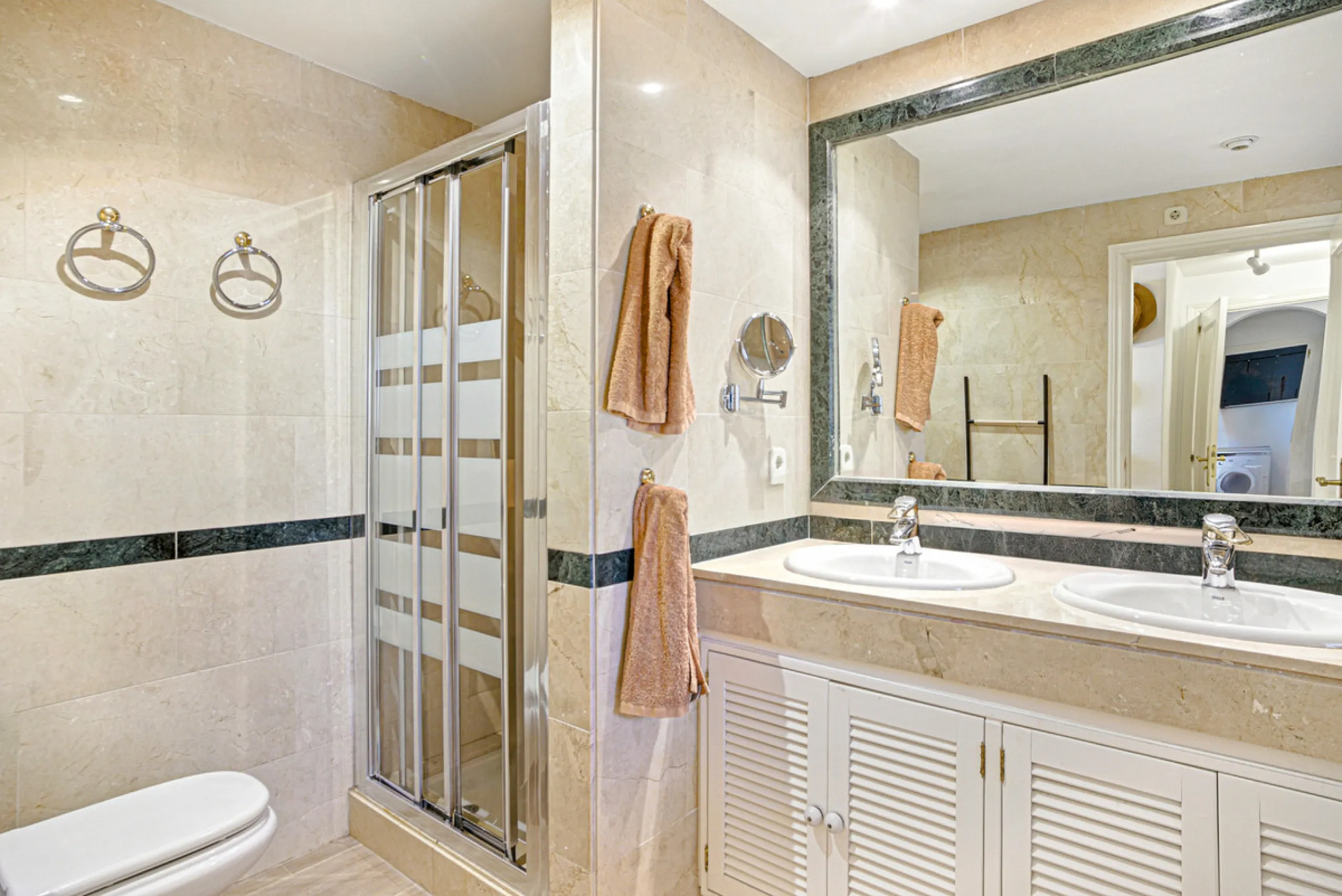 Beautiful south-facing, two-bedroom apartment located in the prestigious Hacienda Playa, Elviria. Designed for comfortable coastal living and filled with natural light, the property features two large bedrooms, two bathrooms and a fully equipped kitchen, 