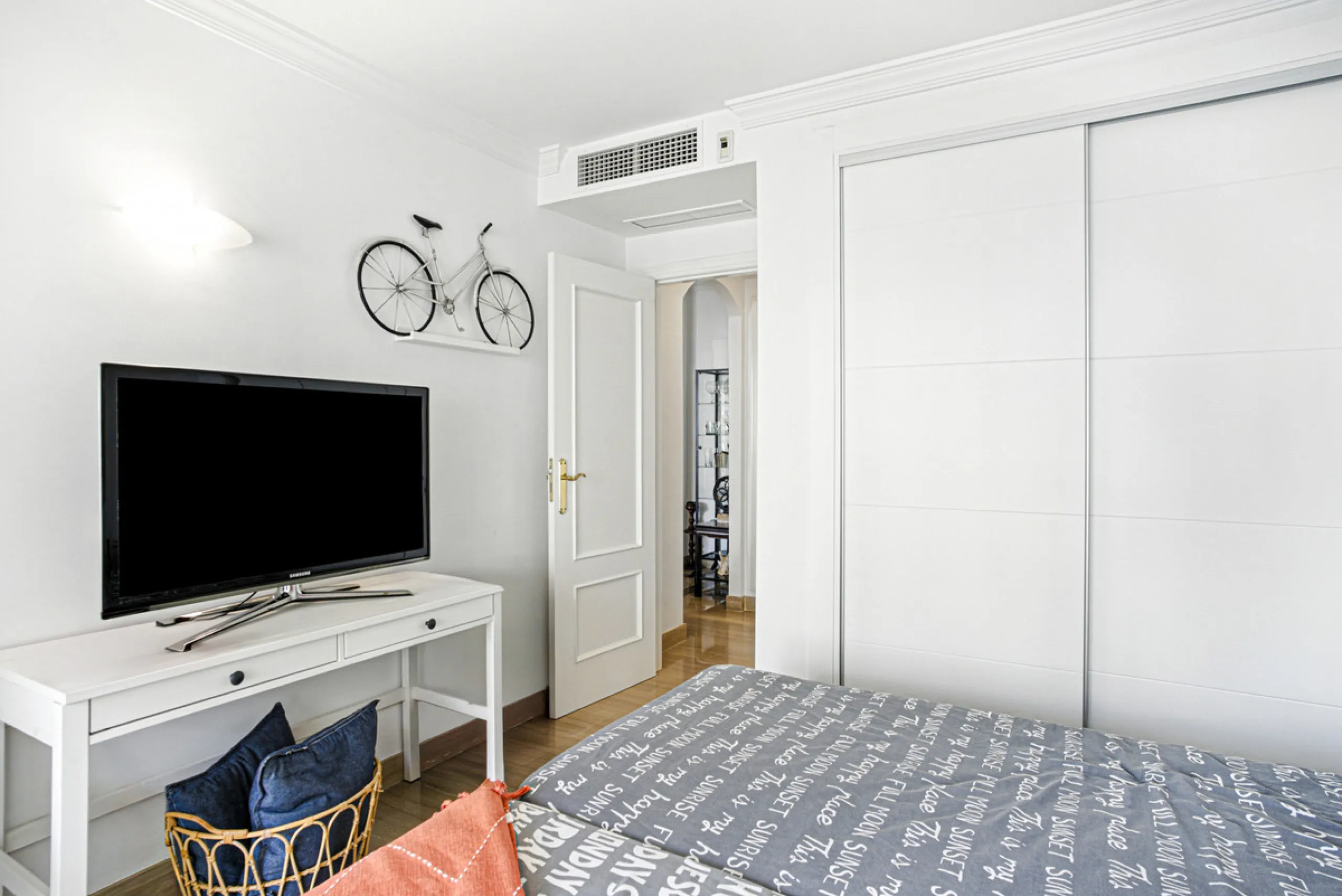 Beautiful south-facing, two-bedroom apartment located in the prestigious Hacienda Playa, Elviria. Designed for comfortable coastal living and filled with natural light, the property features two large bedrooms, two bathrooms and a fully equipped kitchen, 