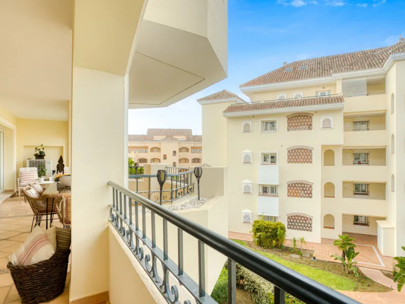 Beautiful south-facing, two-bedroom apartment located in the prestigious Hacienda Playa, Elviria. Designed for comfortable coastal living and filled with natural light, the property features two large bedrooms, two bathrooms and a fully equipped kitchen, 