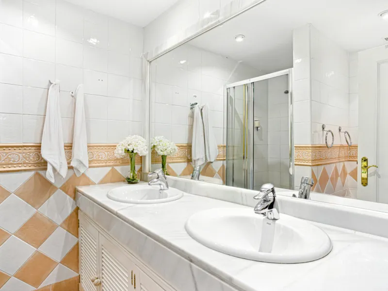 Beautiful south-facing, two-bedroom apartment located in the prestigious Hacienda Playa, Elviria. Designed for comfortable coastal living and filled with natural light, the property features two large bedrooms, two bathrooms and a fully equipped kitchen, 