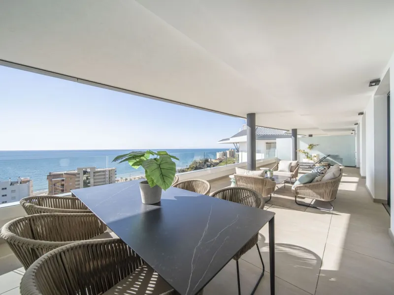 Apartment - Middle Floor Apartment в продаже в Fuengirola, Málaga. В доме 4 спален и 4 ванных комнат. Площадь дома 140 м²