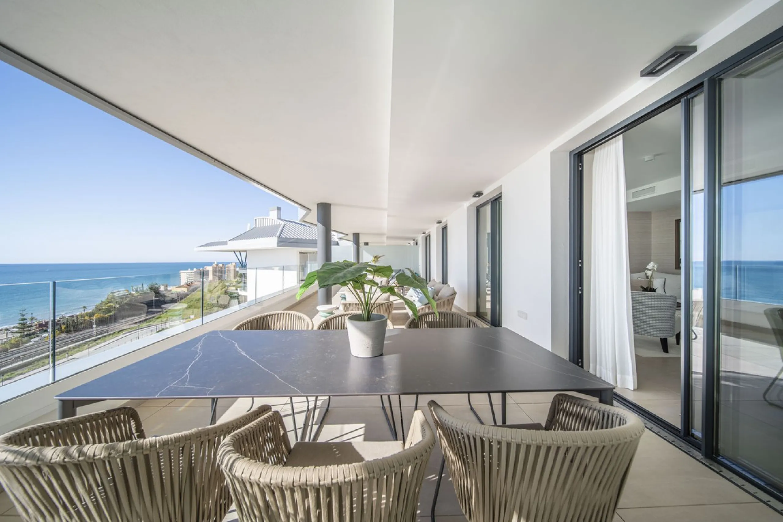 Apartment - Middle Floor Apartment в продаже в Fuengirola, Málaga. В доме 4 спален и 4 ванных комнат. Площадь дома 140 м²