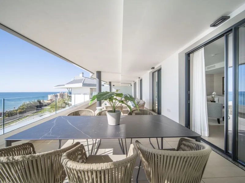 Apartment - Middle Floor Apartment в продаже в Fuengirola, Málaga. В доме 4 спален и 4 ванных комнат. Площадь дома 140 м²