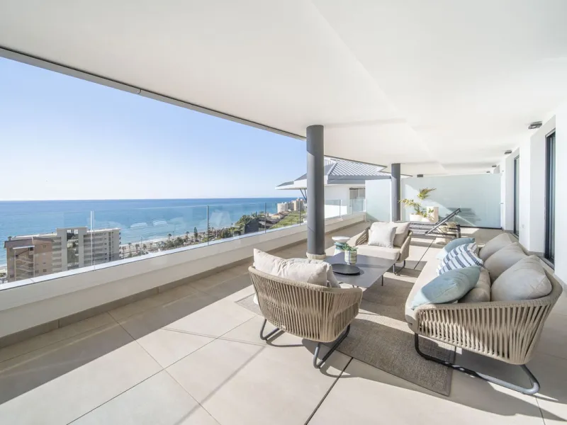 Apartment - Middle Floor Apartment в продаже в Fuengirola, Málaga. В доме 4 спален и 4 ванных комнат. Площадь дома 140 м²