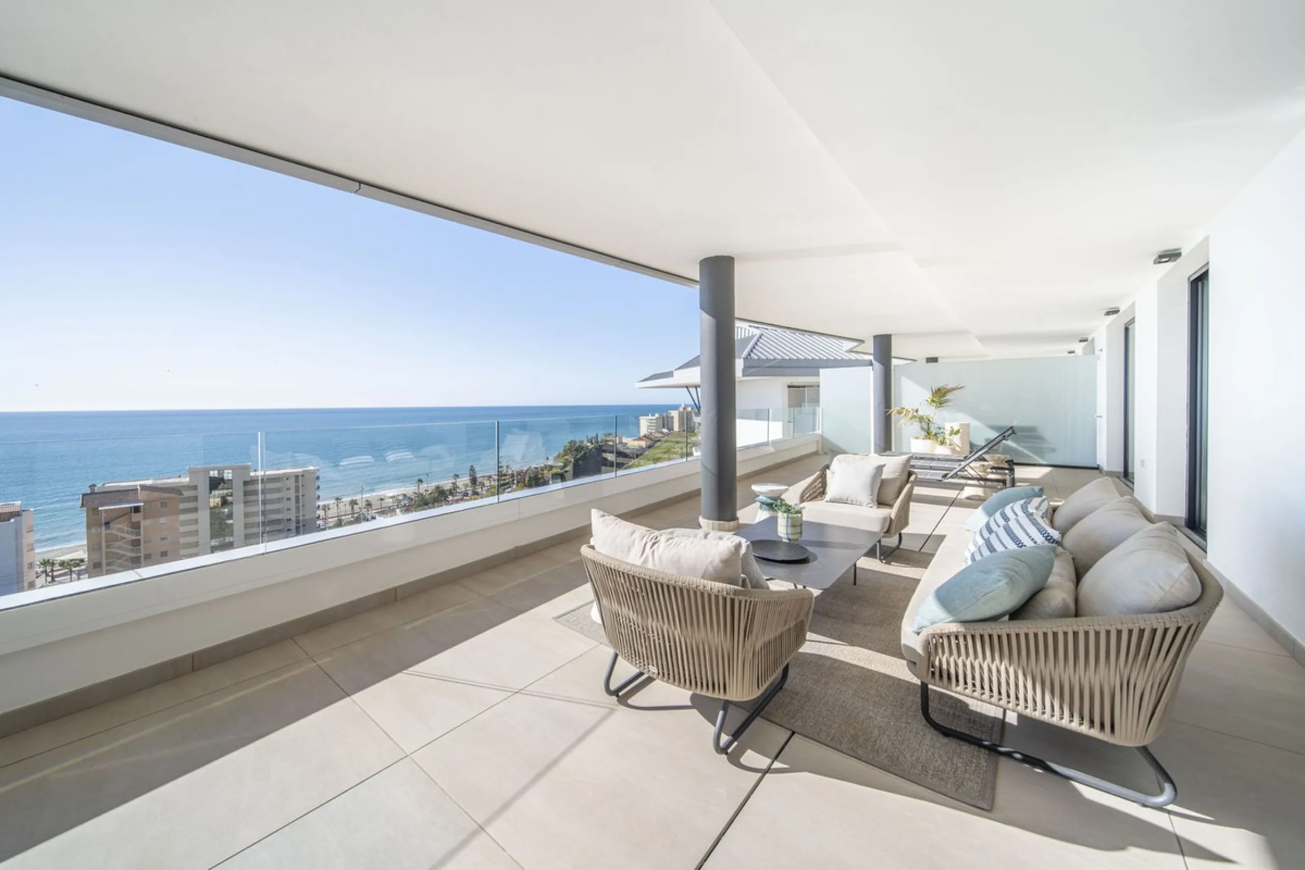 Apartment - Middle Floor Apartment в продаже в Fuengirola, Málaga. В доме 4 спален и 4 ванных комнат. Площадь дома 140 м²
