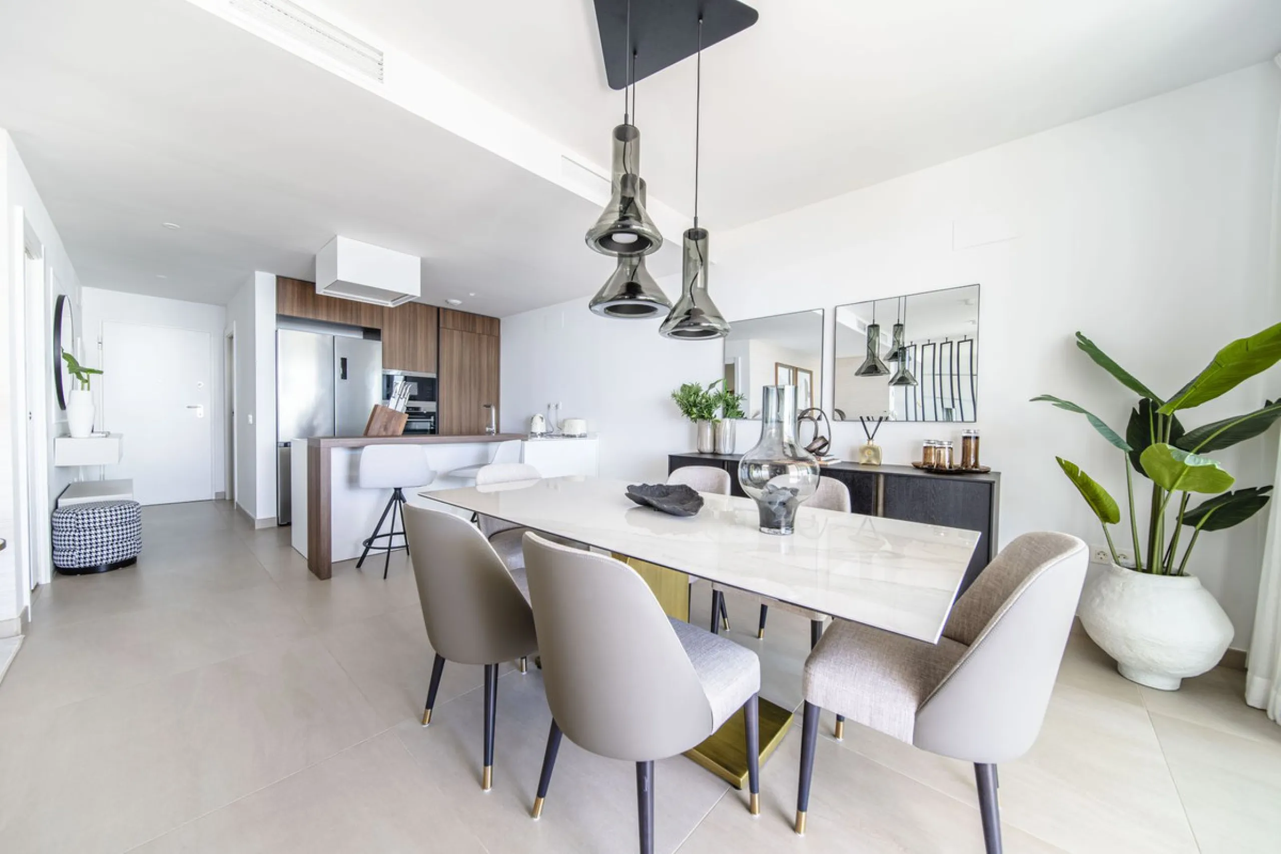 Apartment - Middle Floor Apartment в продаже в Fuengirola, Málaga. В доме 4 спален и 4 ванных комнат. Площадь дома 140 м²