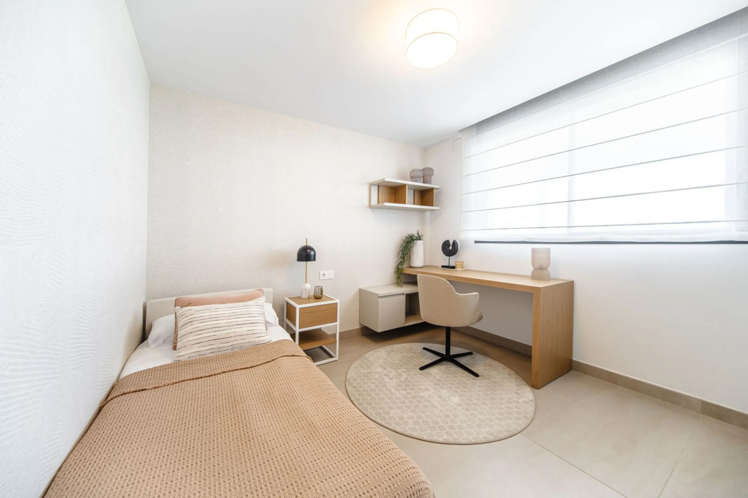 Apartment - Middle Floor Apartment в продаже в Fuengirola, Málaga. В доме 4 спален и 4 ванных комнат. Площадь дома 140 м²