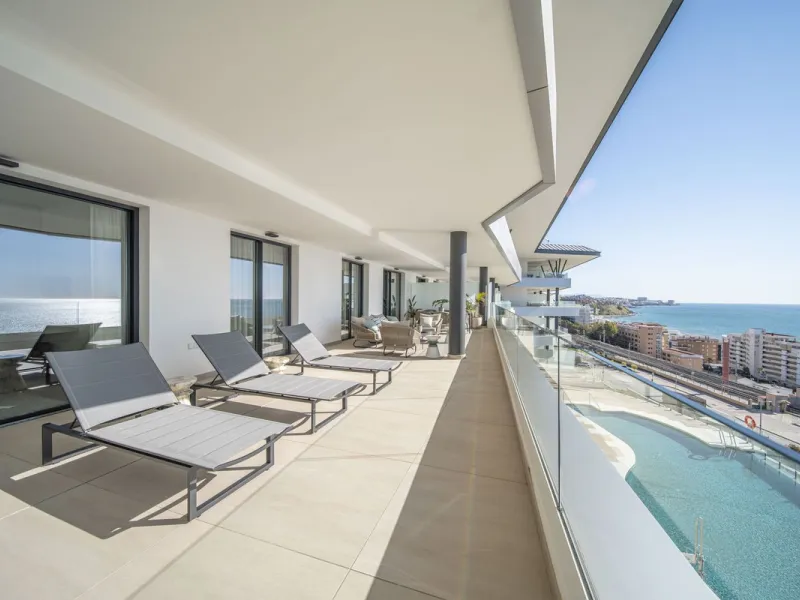 Apartment - Middle Floor Apartment в продаже в Fuengirola, Málaga. В доме 4 спален и 4 ванных комнат. Площадь дома 140 м²