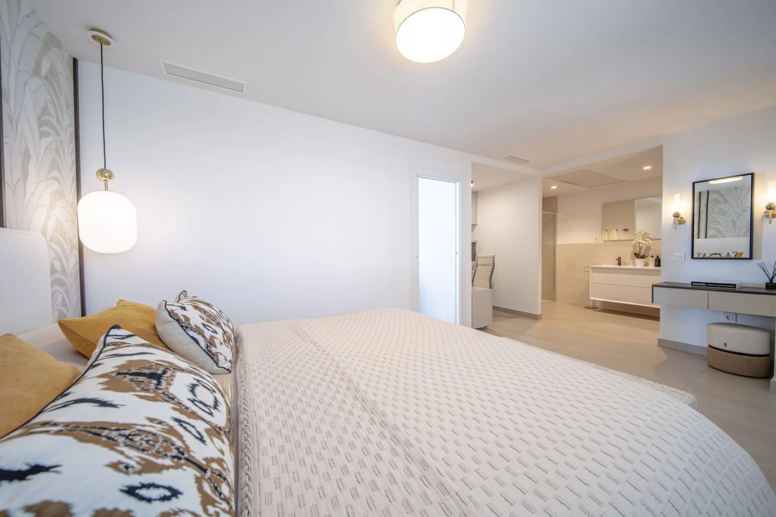 Apartment - Middle Floor Apartment в продаже в Fuengirola, Málaga. В доме 4 спален и 4 ванных комнат. Площадь дома 140 м²