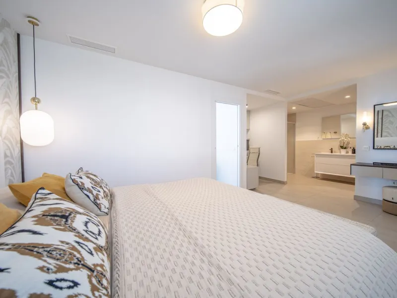 Apartment - Middle Floor Apartment в продаже в Fuengirola, Málaga. В доме 4 спален и 4 ванных комнат. Площадь дома 140 м²