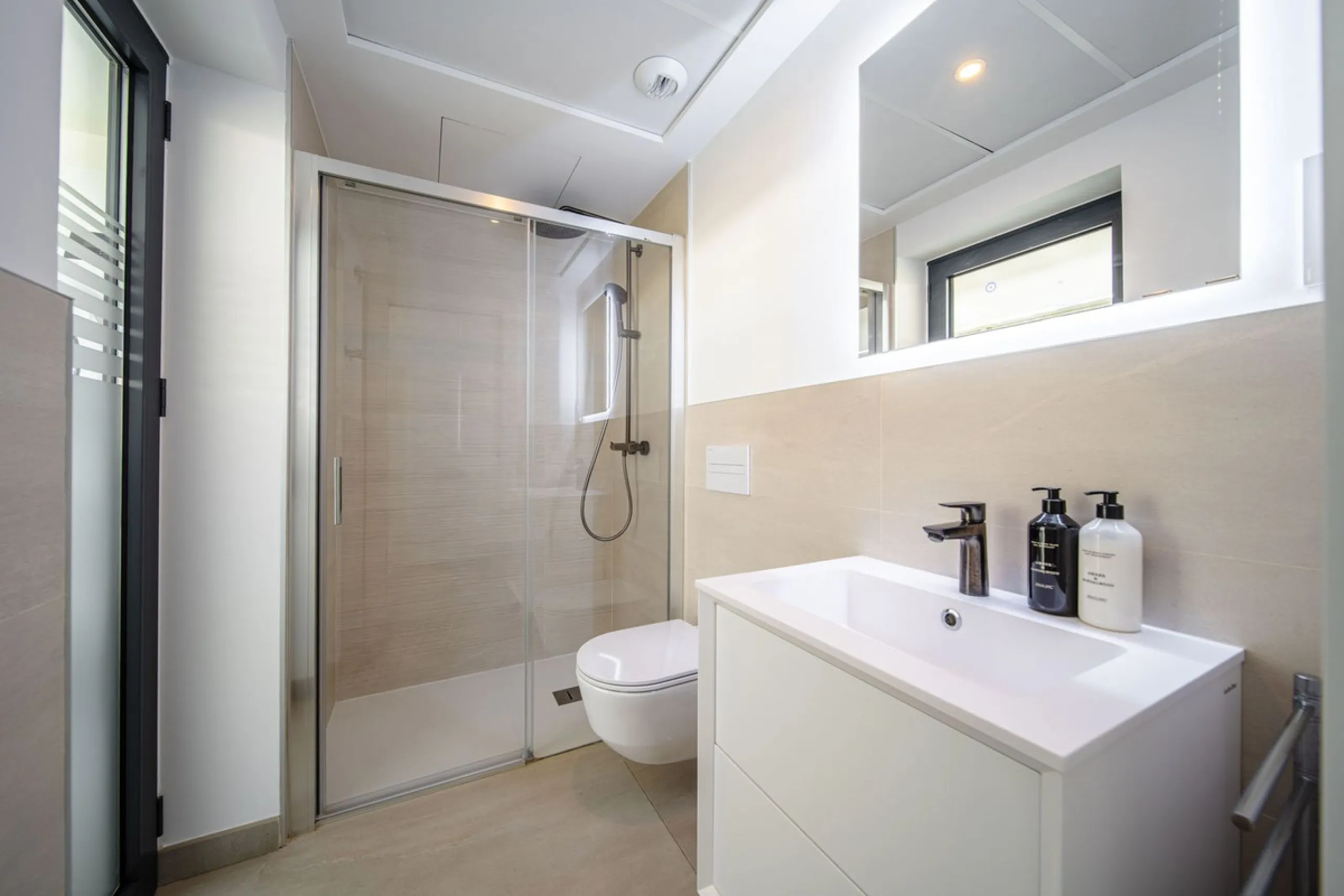 Apartment - Middle Floor Apartment в продаже в Fuengirola, Málaga. В доме 4 спален и 4 ванных комнат. Площадь дома 140 м²