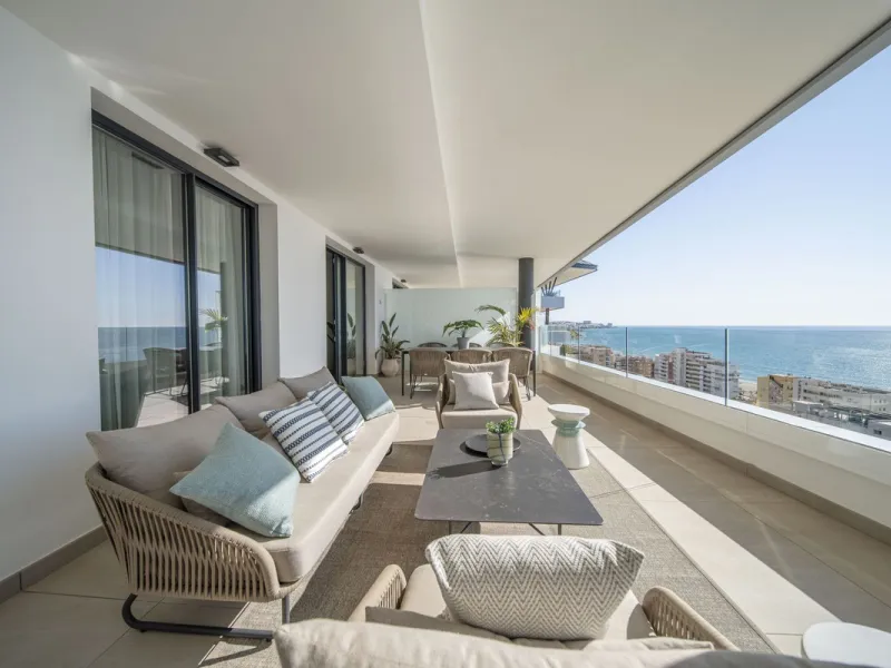 Apartment - Middle Floor Apartment в продаже в Fuengirola, Málaga. В доме 4 спален и 4 ванных комнат. Площадь дома 140 м²