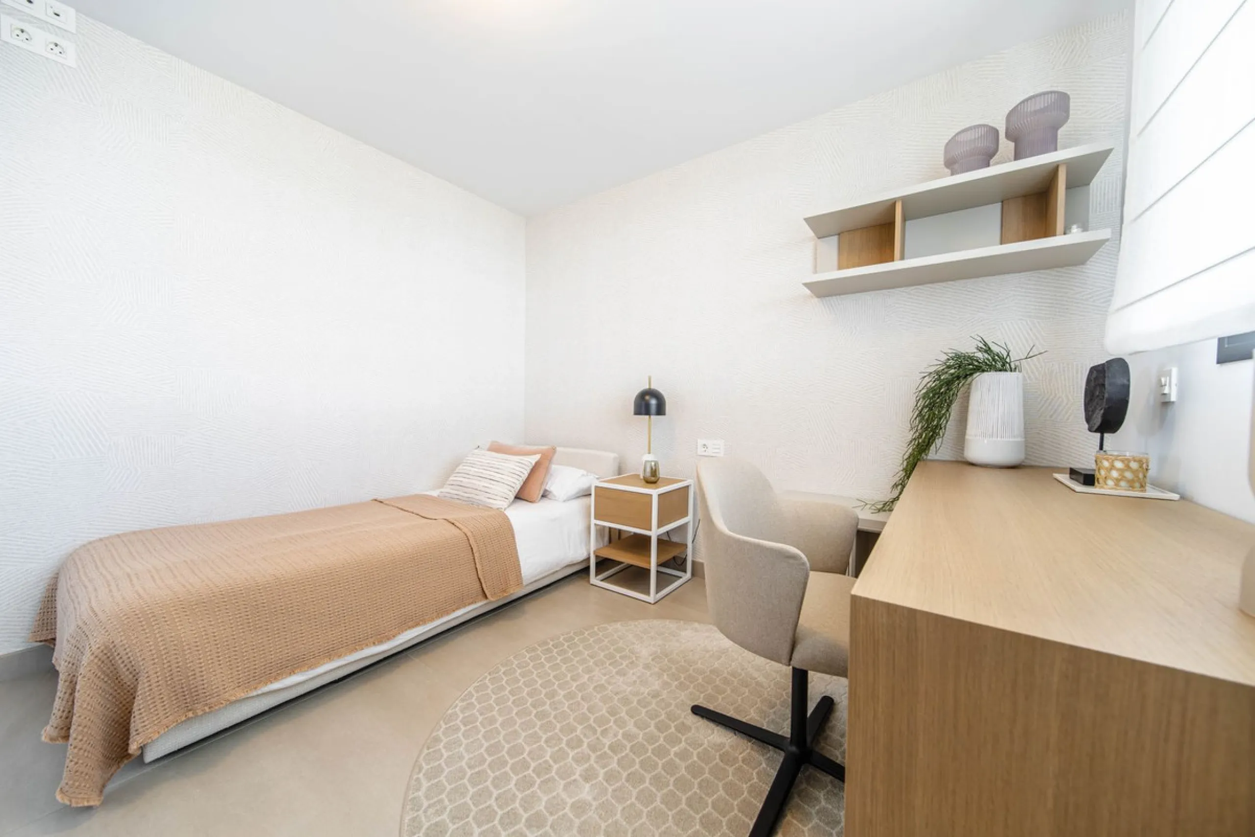 Apartment - Middle Floor Apartment в продаже в Fuengirola, Málaga. В доме 4 спален и 4 ванных комнат. Площадь дома 140 м²