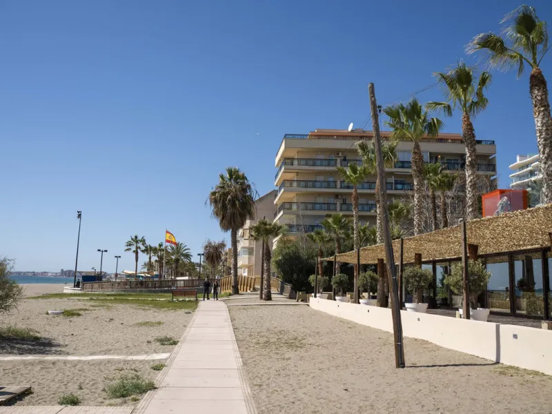 Apartment - Middle Floor Apartment в продаже в Fuengirola, Málaga. В доме 4 спален и 4 ванных комнат. Площадь дома 140 м²