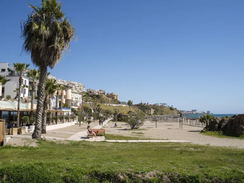 Apartment - Middle Floor Apartment в продаже в Fuengirola, Málaga. В доме 4 спален и 4 ванных комнат. Площадь дома 140 м²