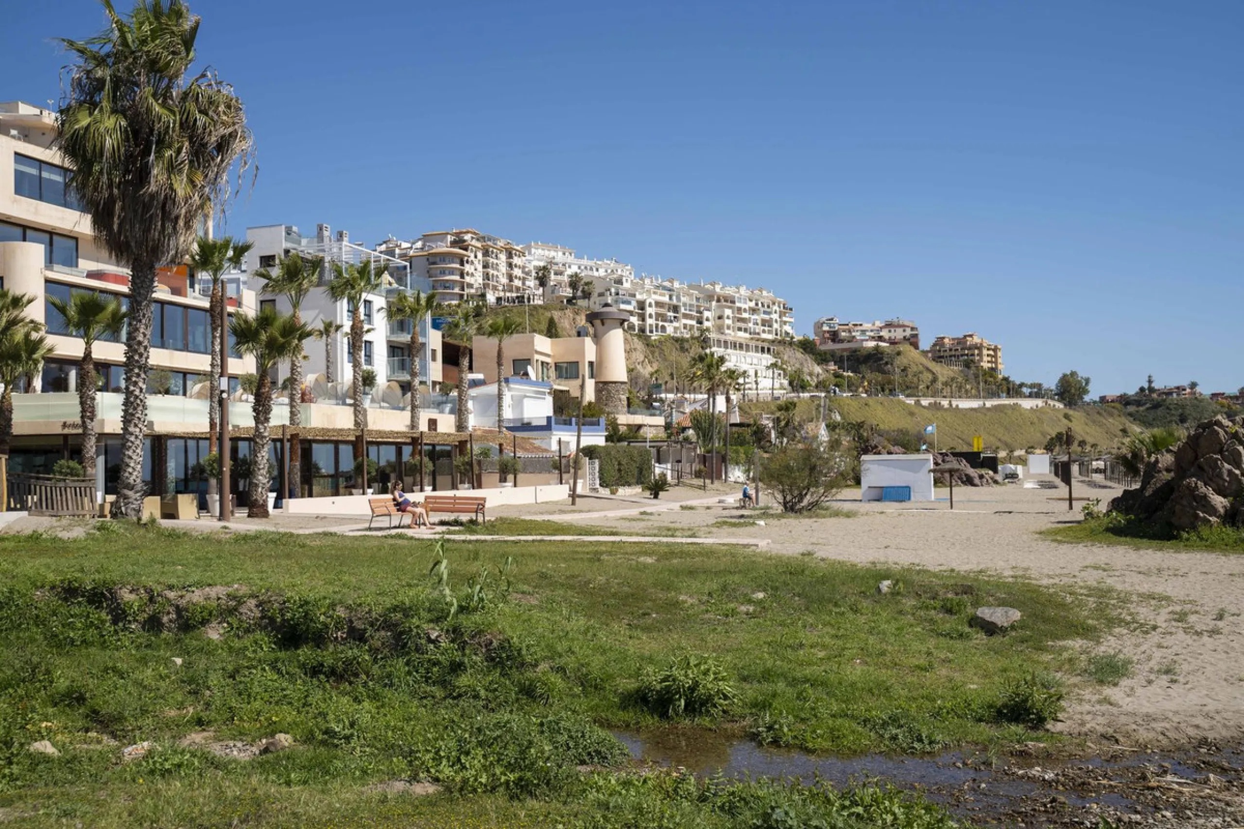 Apartment - Middle Floor Apartment в продаже в Fuengirola, Málaga. В доме 4 спален и 4 ванных комнат. Площадь дома 140 м²