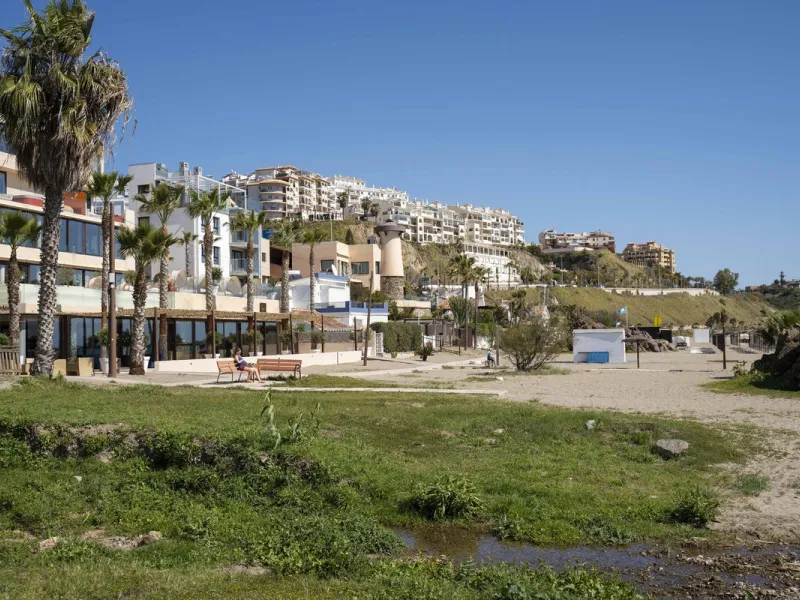 Apartment - Middle Floor Apartment в продаже в Fuengirola, Málaga. В доме 4 спален и 4 ванных комнат. Площадь дома 140 м²