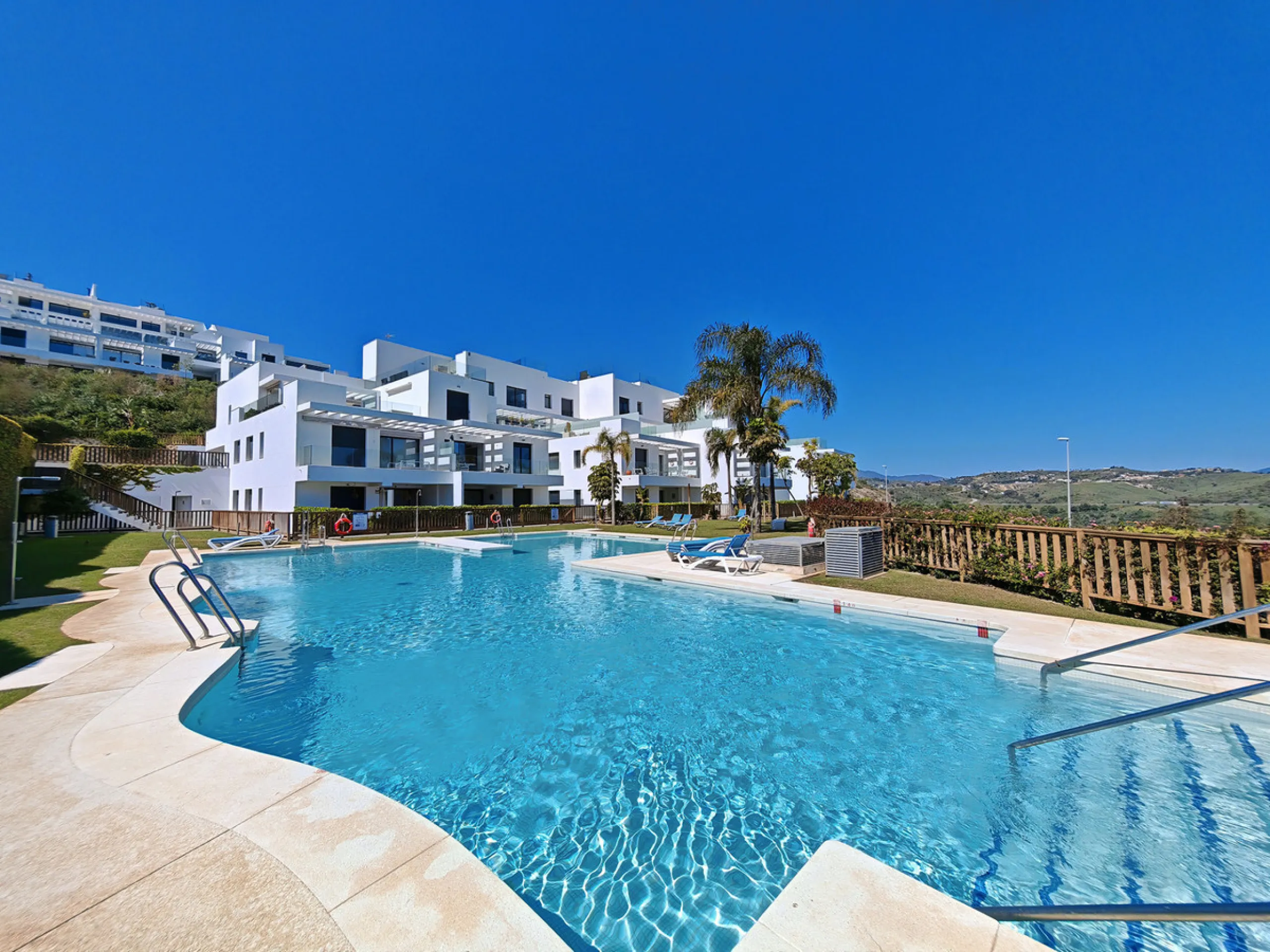Apartment - Middle Floor Apartment в продаже в Mijas, Málaga. В доме 3 спален и 2 ванных комнат. Площадь дома 112 м²