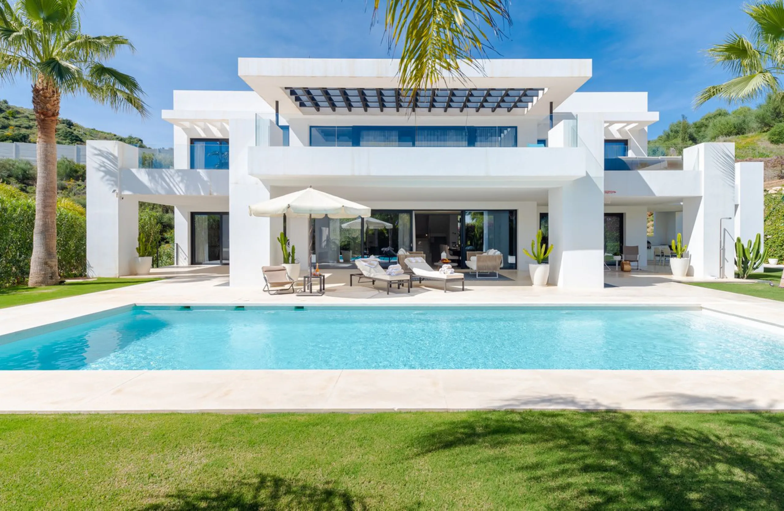Located within an exclusive, fully gated residential community with 24-hour security, this outstanding contemporary villa occupies the largest plot in the development, offering exceptional privacy, generous space, and a prime setting. Set on an expansive 