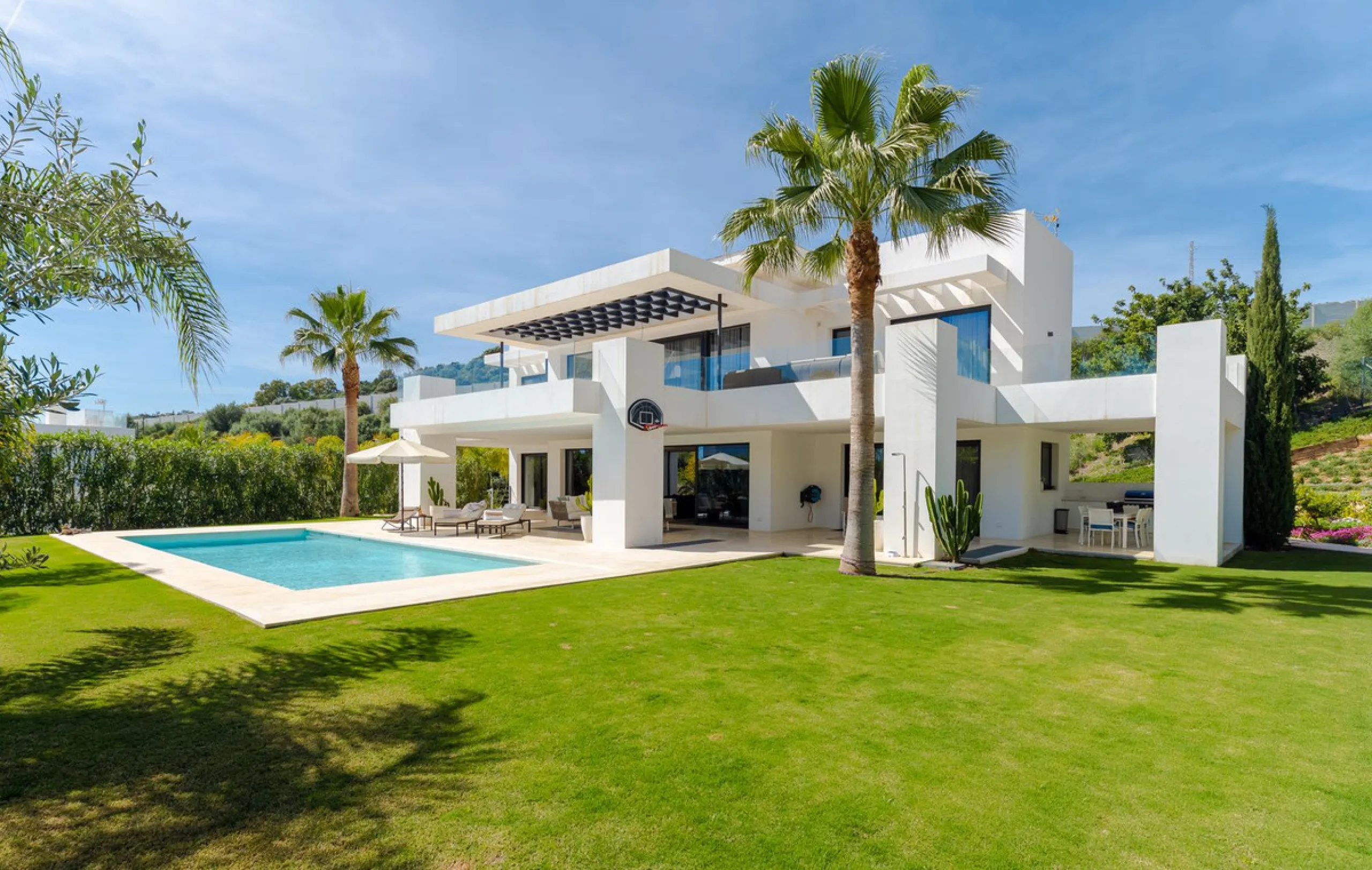 Located within an exclusive, fully gated residential community with 24-hour security, this outstanding contemporary villa occupies the largest plot in the development, offering exceptional privacy, generous space, and a prime setting. Set on an expansive 