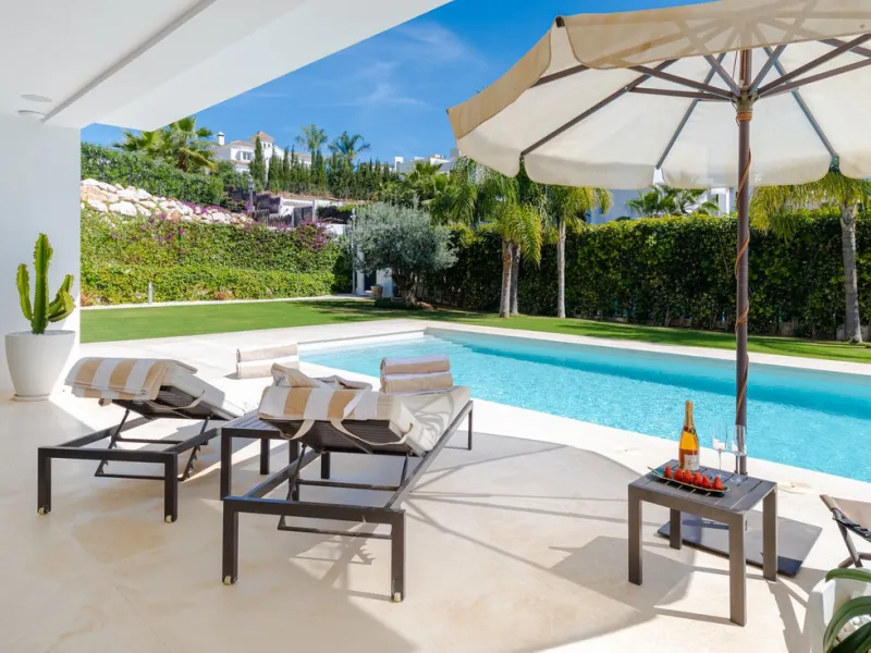 Located within an exclusive, fully gated residential community with 24-hour security, this outstanding contemporary villa occupies the largest plot in the development, offering exceptional privacy, generous space, and a prime setting. Set on an expansive 