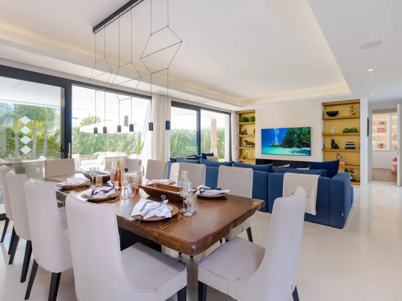 Located within an exclusive, fully gated residential community with 24-hour security, this outstanding contemporary villa occupies the largest plot in the development, offering exceptional privacy, generous space, and a prime setting. Set on an expansive 